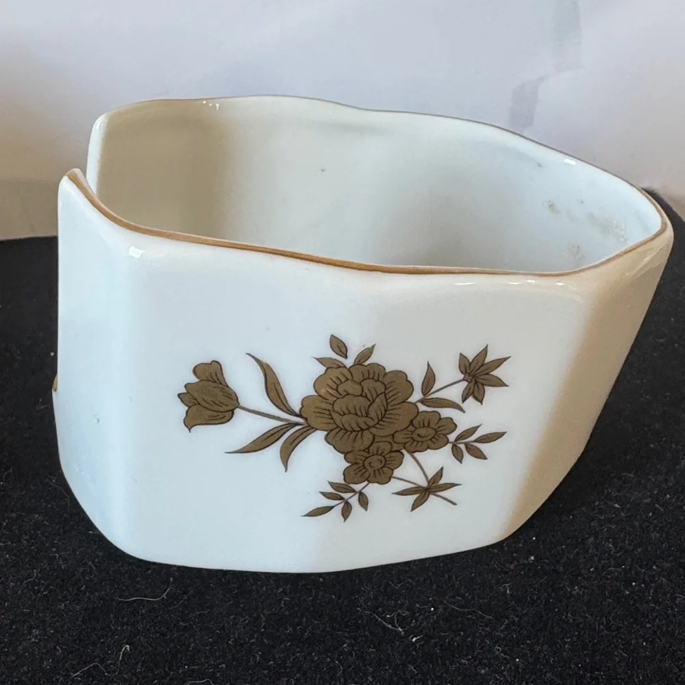 Vintage Andrea by Sadek porcelain spoon rest